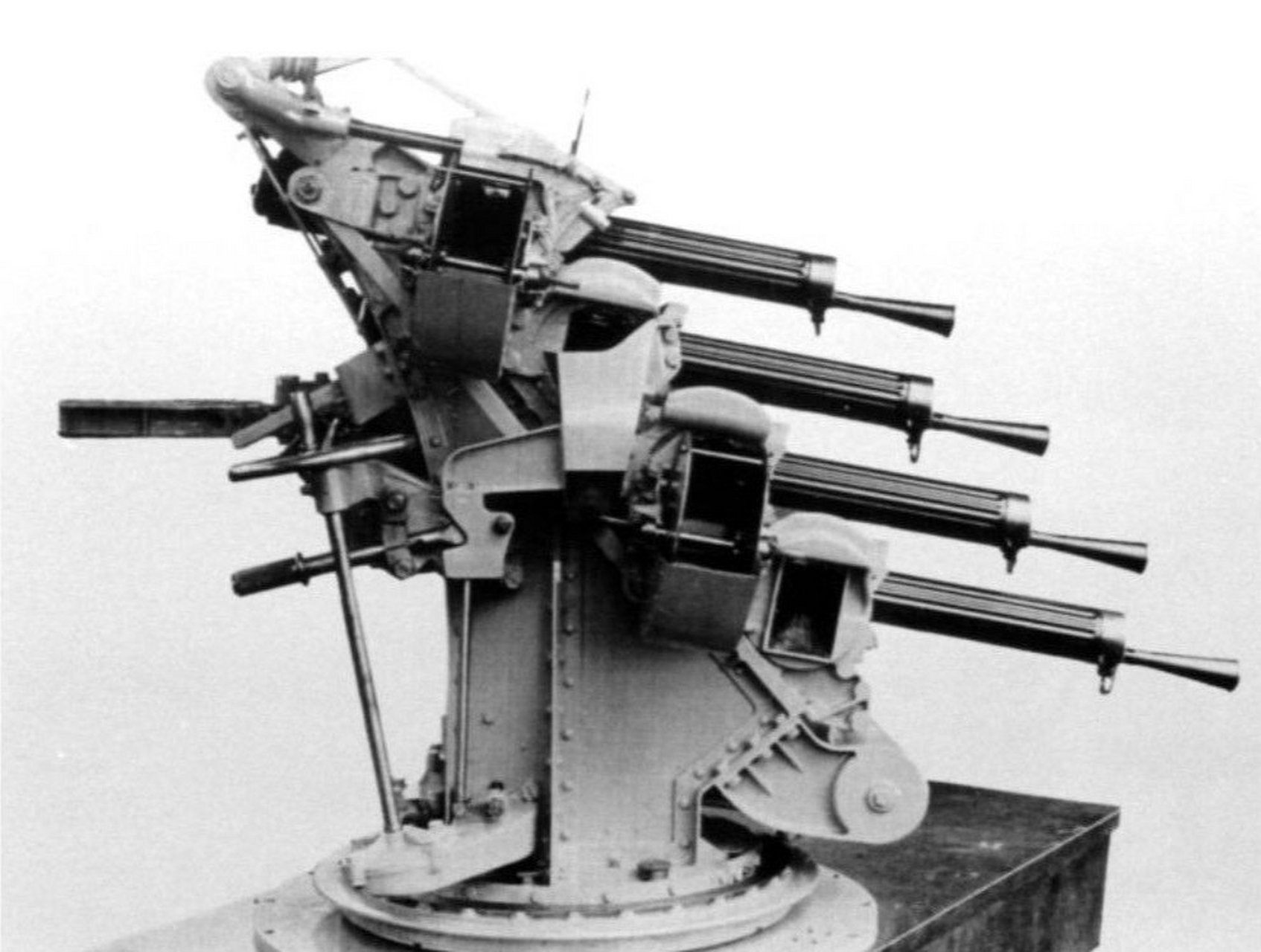 二战武器:英国维克斯markiii型12.