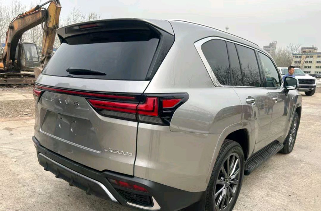 雷克萨斯lx抵达港口,配置曝光,3.5t 四驱 10at