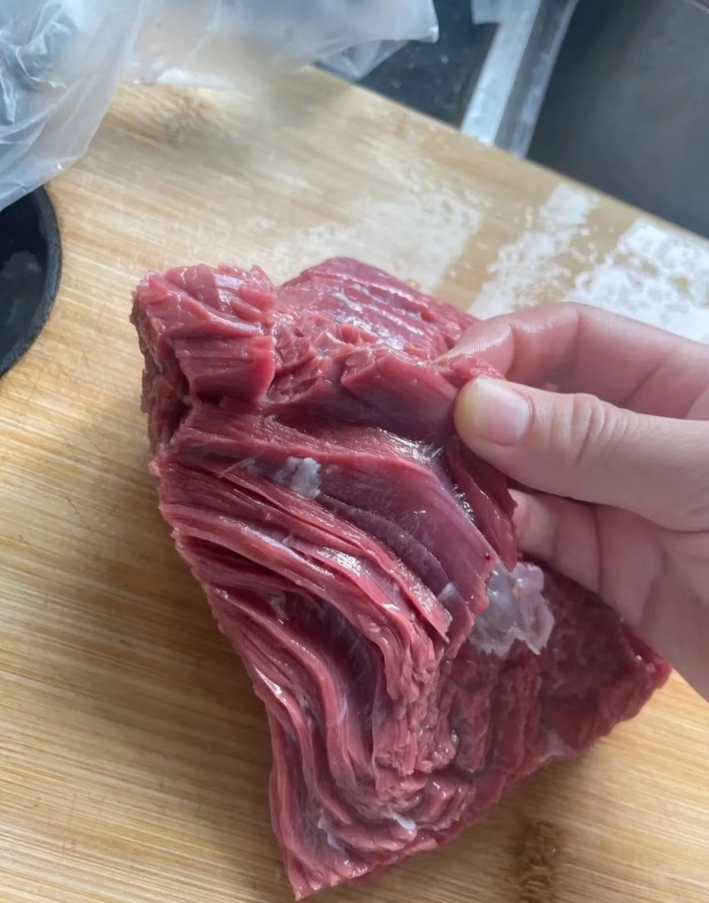 这是假牛肉吗?怎么一层一层的,是买到假牛肉了吗