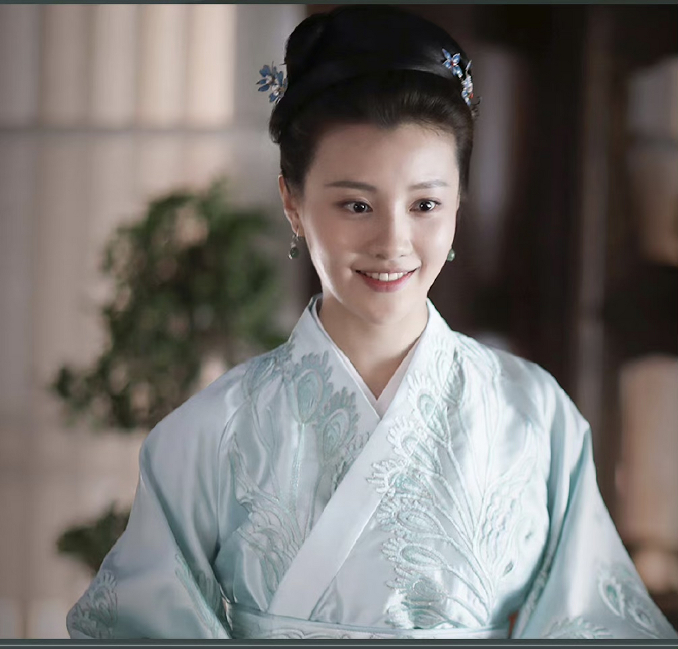 《知否知否应是绿肥红瘦》是一部非常精彩的古装剧.