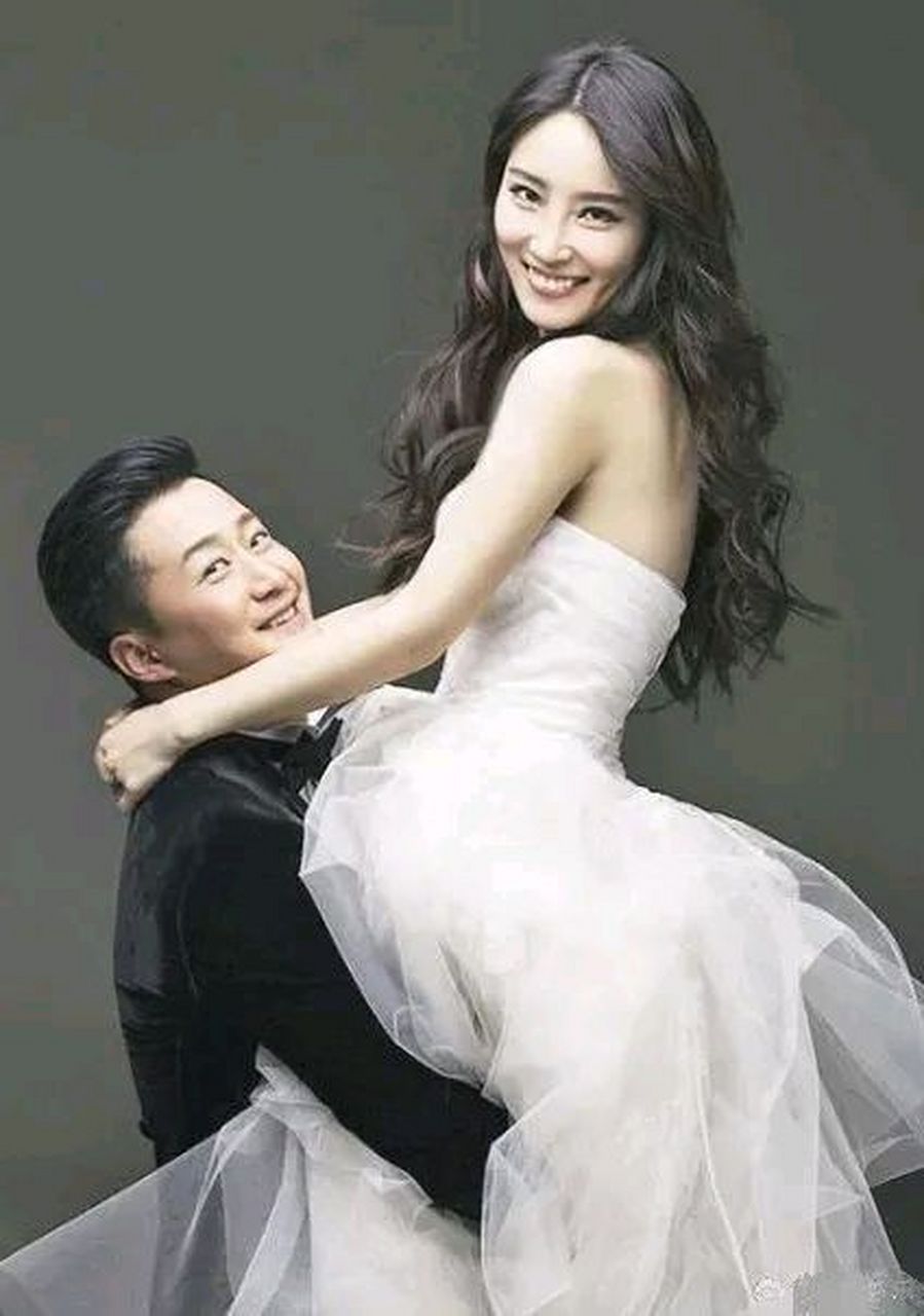 吴京与谢楠的婚纱照,还是第一次看到谢楠留长头发,与短头发的气质完全