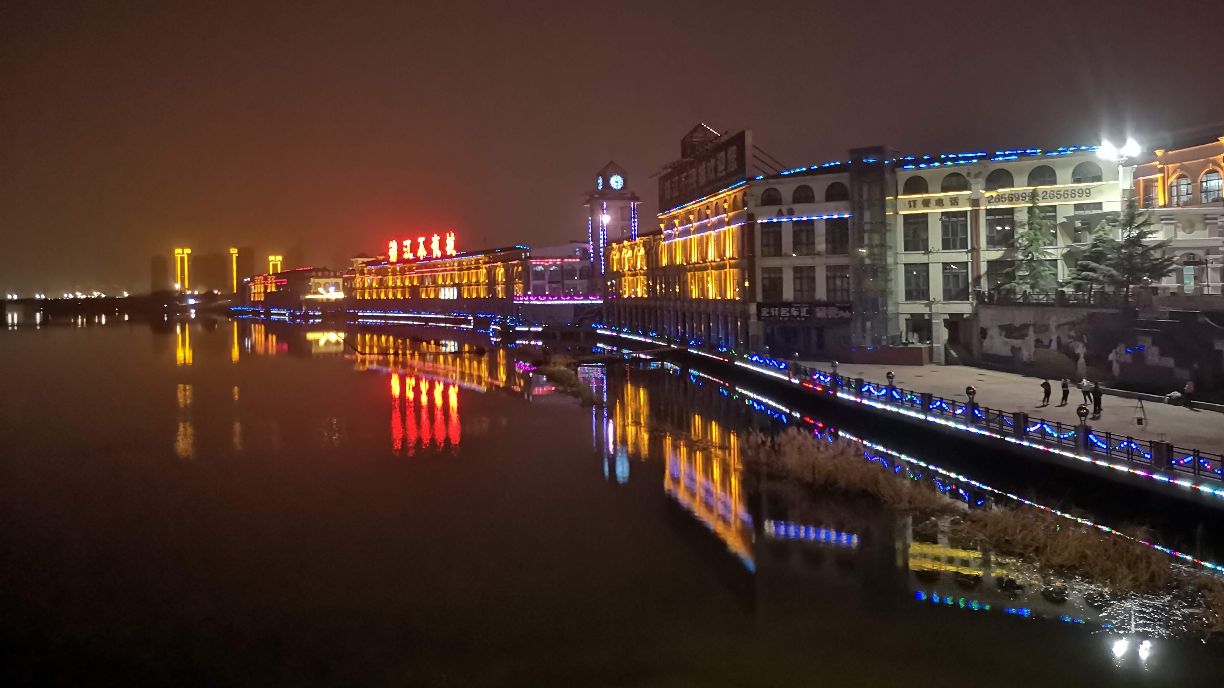 邢台锦江不夜城,滨水休闲异域风情,霓虹闪烁夜游佳境