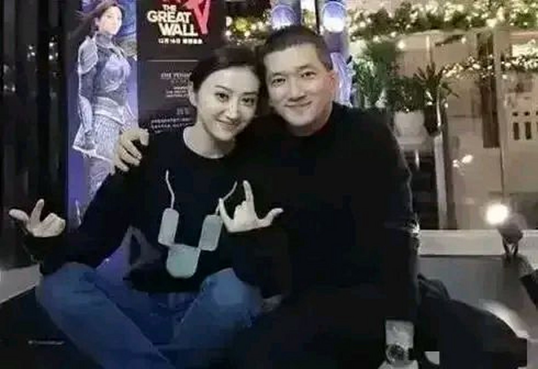 2004年,16岁的景甜把初恋给了大19岁的土豪路征,路征立刻为景甜开了