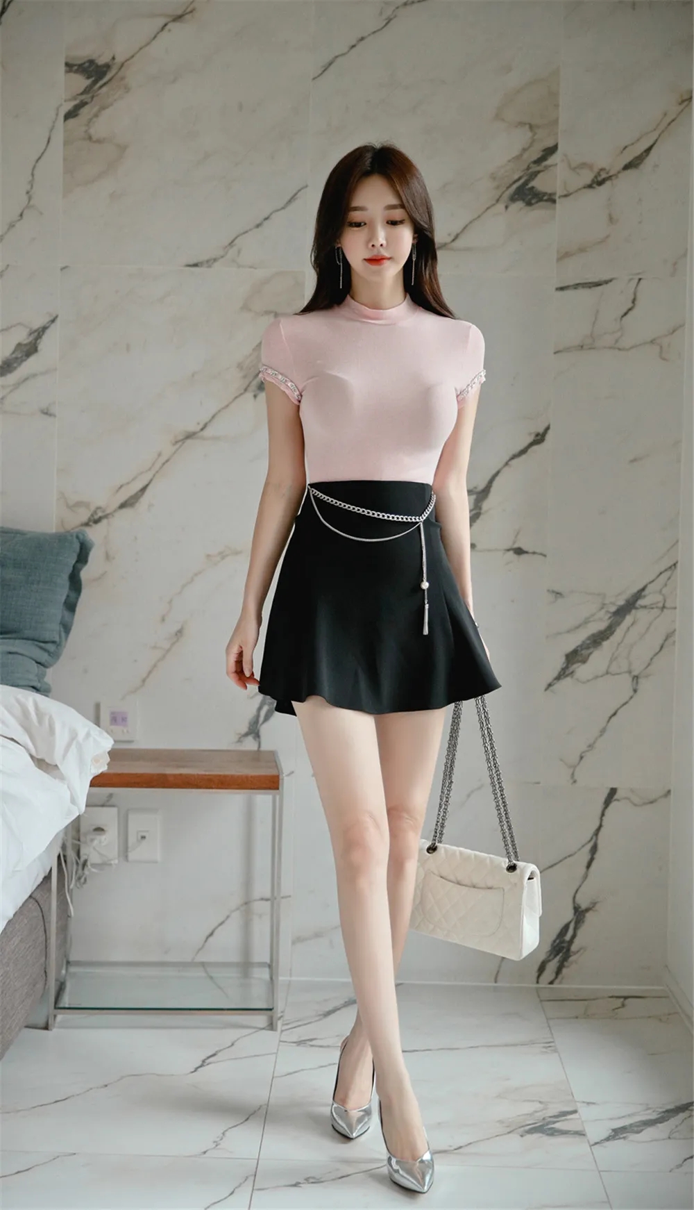 韩国女神孙允珠:粉黛梦幻初恋芭比短袖打底衫