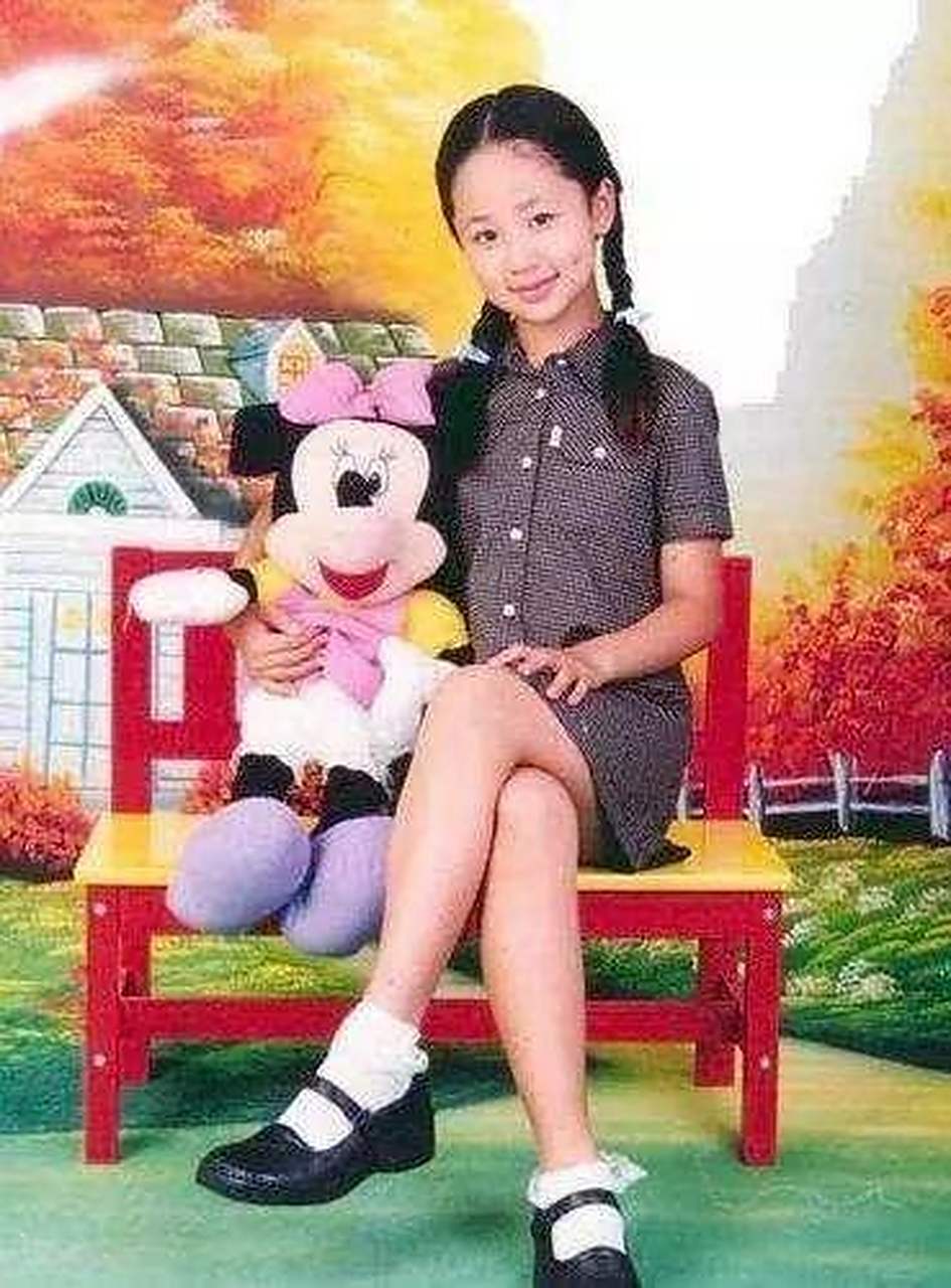 杨紫童年长什么样?表情丰富,还超爱穿高跟鞋!