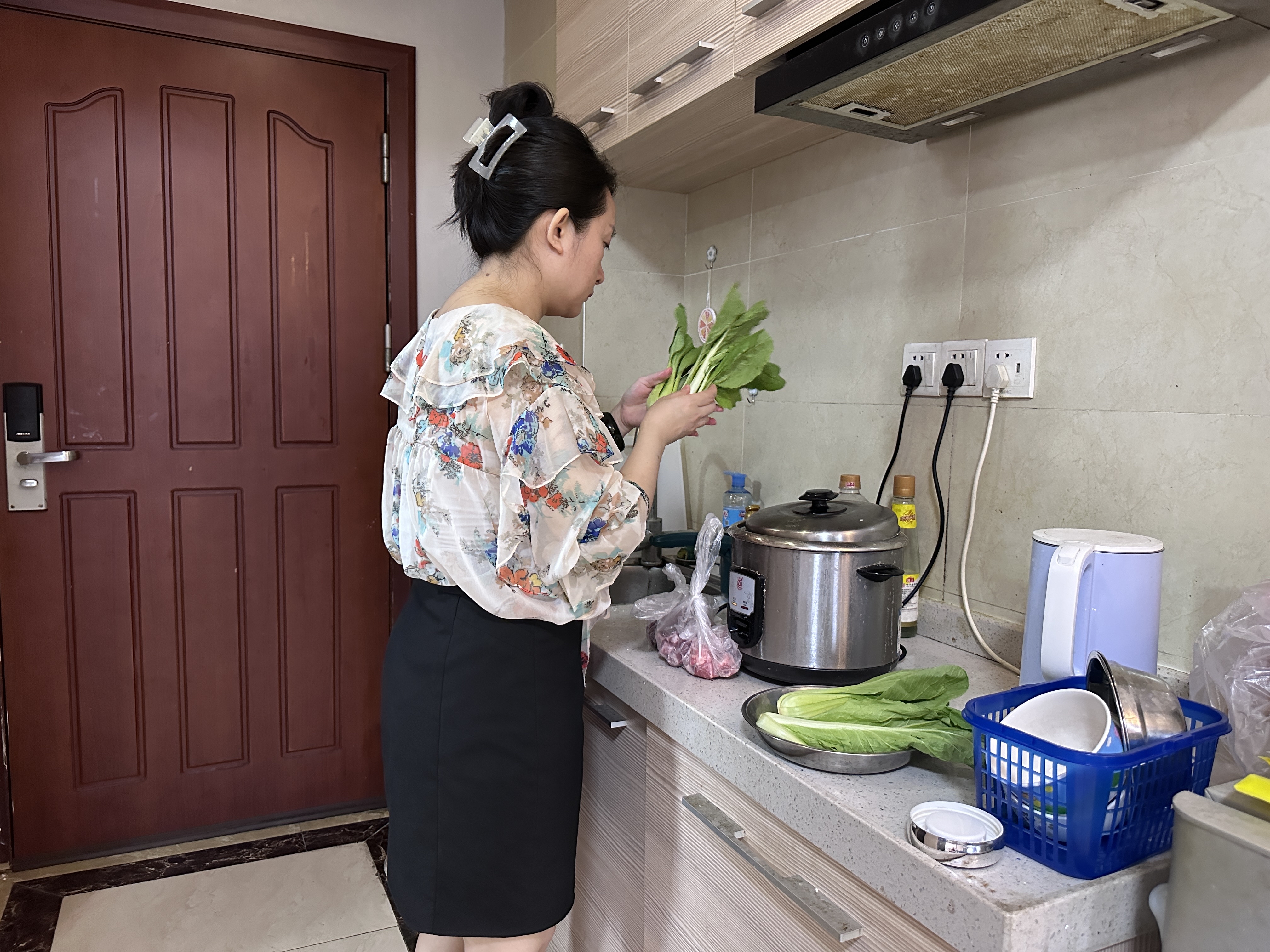 饿了几天特别想吃肉,买了牛肉回家做了一碗牛肉面