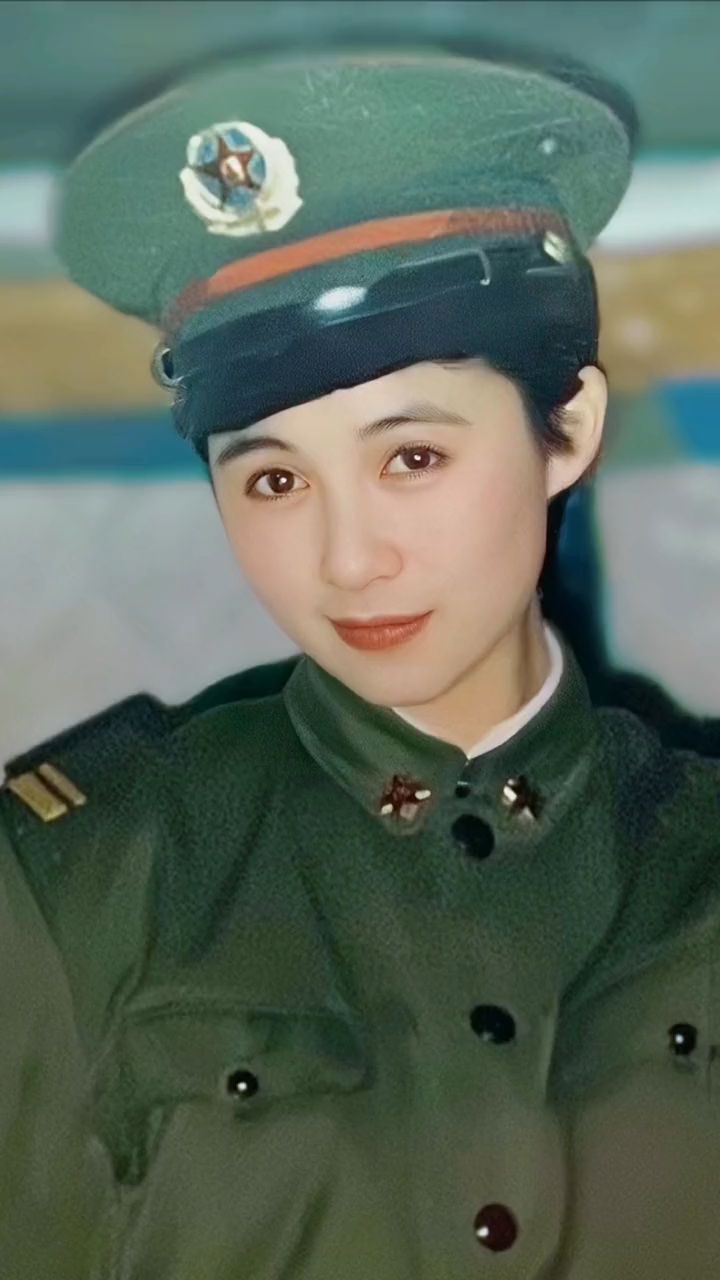 岁月从不败美人,最美军花!