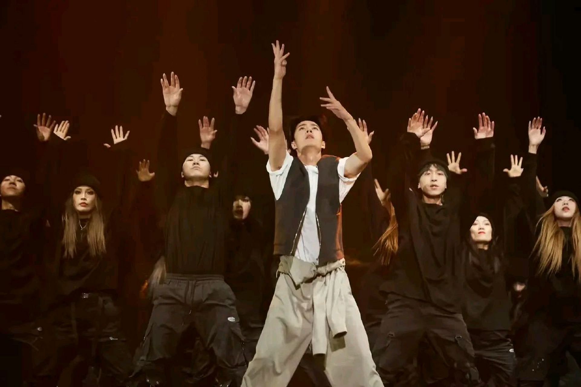 昨晚在澳门银河综艺馆内场b区看乐华家族2023演唱会,我的反应从开始到