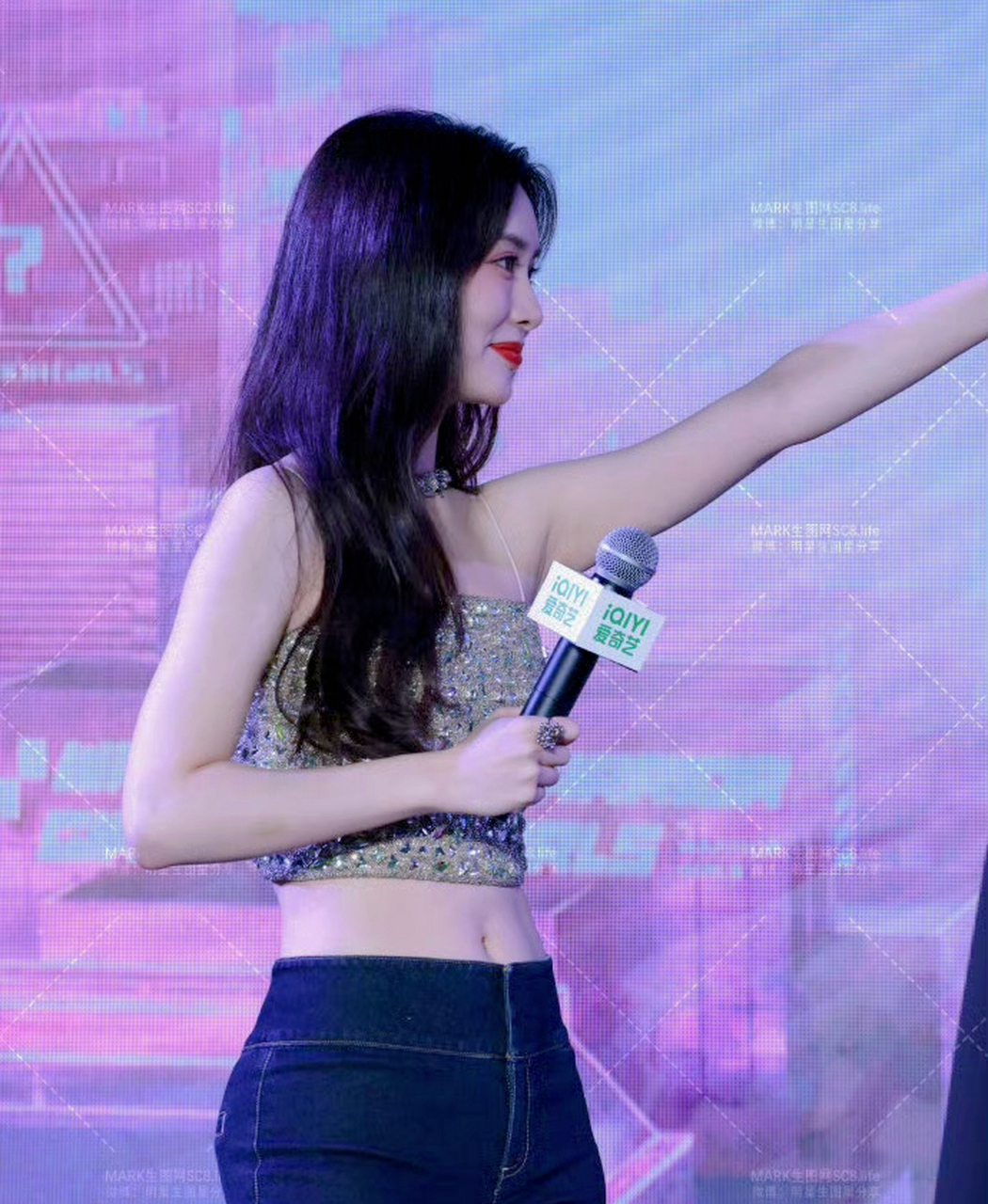 孟子义紧身牛仔裤,美腿翘臀都有了 #孟子义美腿翘臀