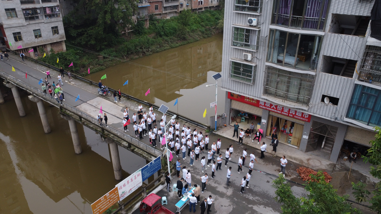 邻水县兴仁镇:迎中秋庆国庆,拒毒品健康行