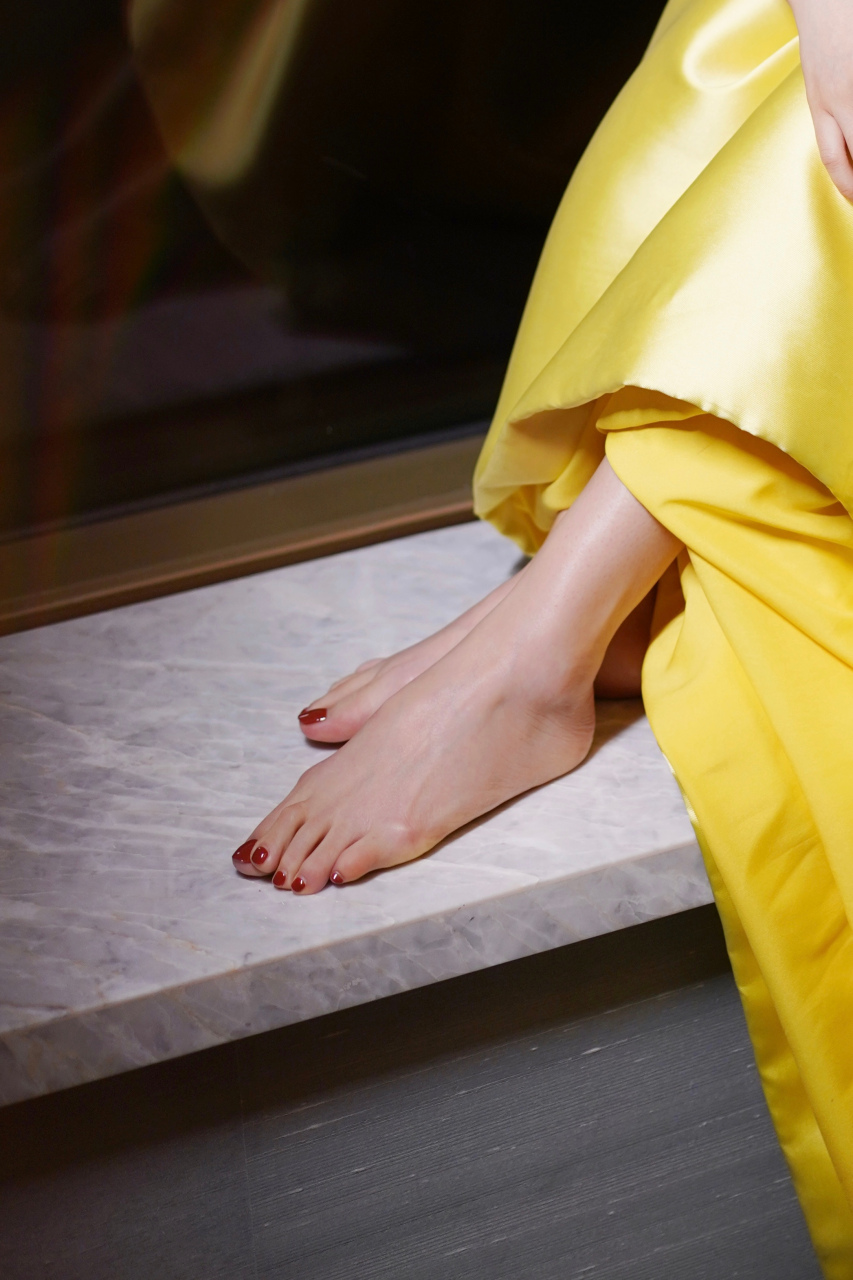 朱珠  性感美女美腿玉足合集