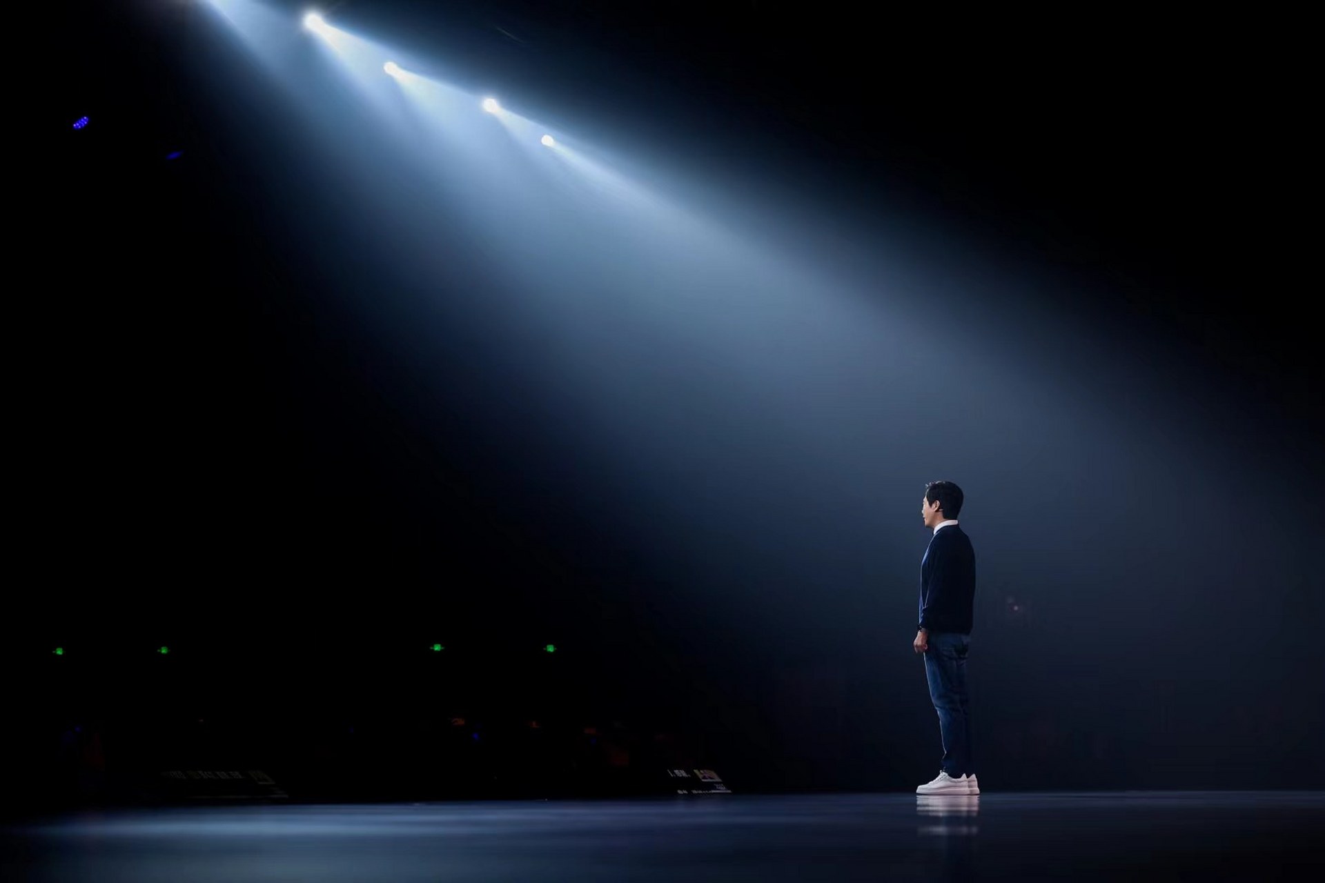 1987年,大一的@雷军 因为《硅谷之火》点燃了梦想之火.