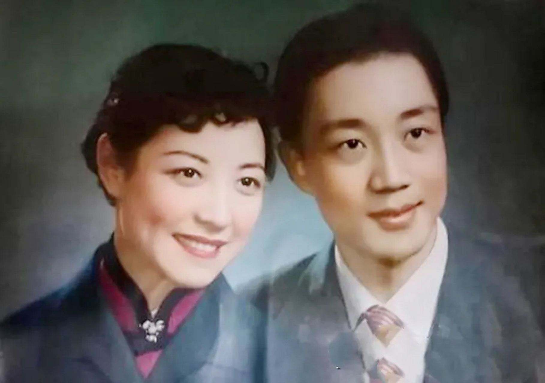 1961年,著名京剧演员杜近芳与丈夫吴葆桢在北京结婚时的照片,29岁的