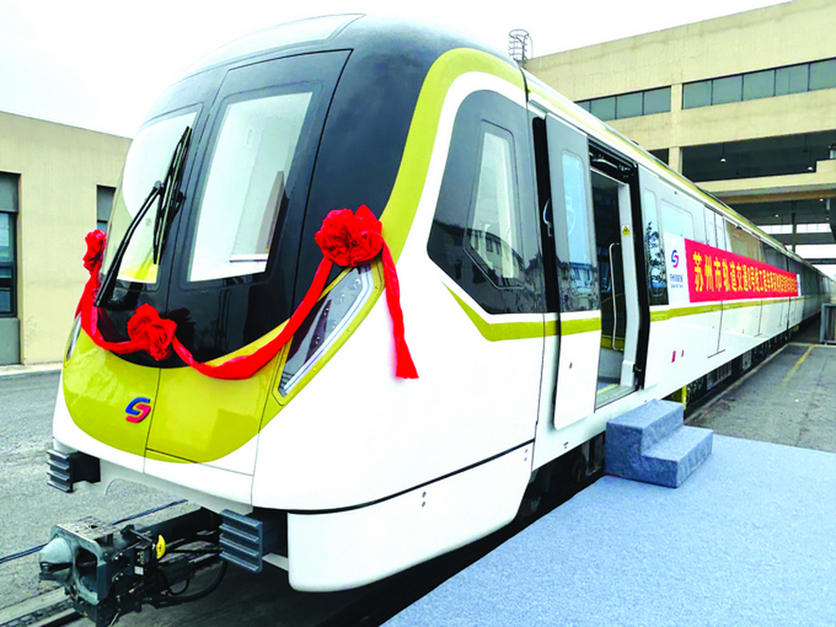 苏州的轨交8号线到底是什么颜色? 我第一眼看是黄色,官方说是橄榄绿.