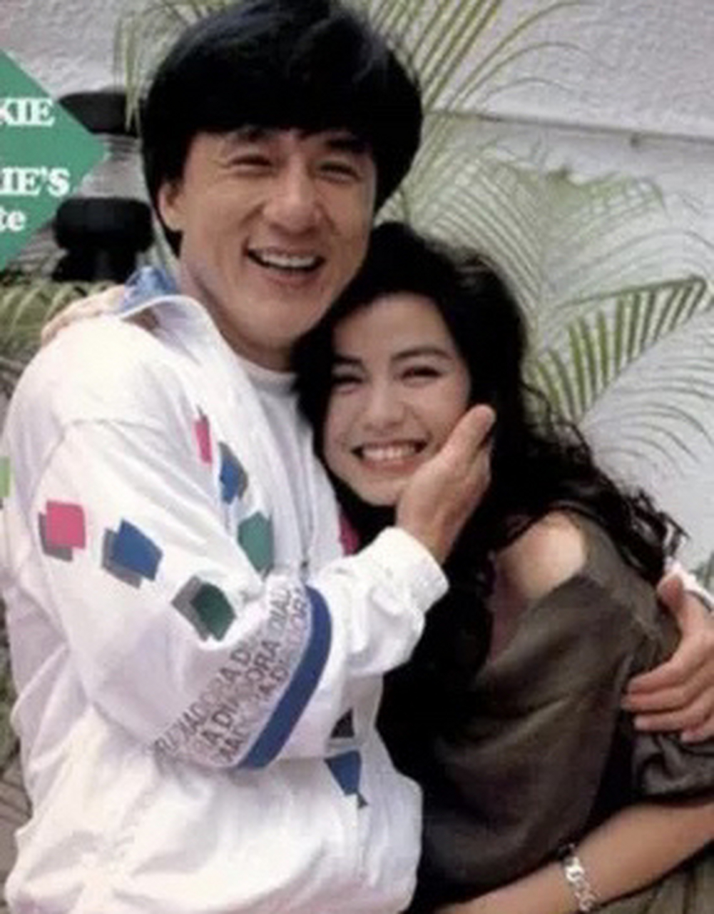 当年,成龙对米雪说:"我们分手吧,我爱上别人了",米雪伤心欲绝,一气之