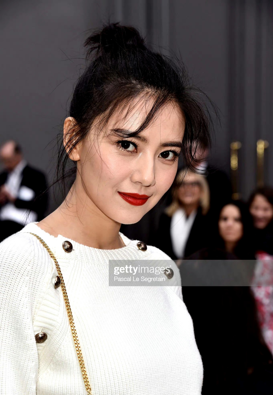 女神高圆圆生图:这颜值没毛病,头发有点乱啊!