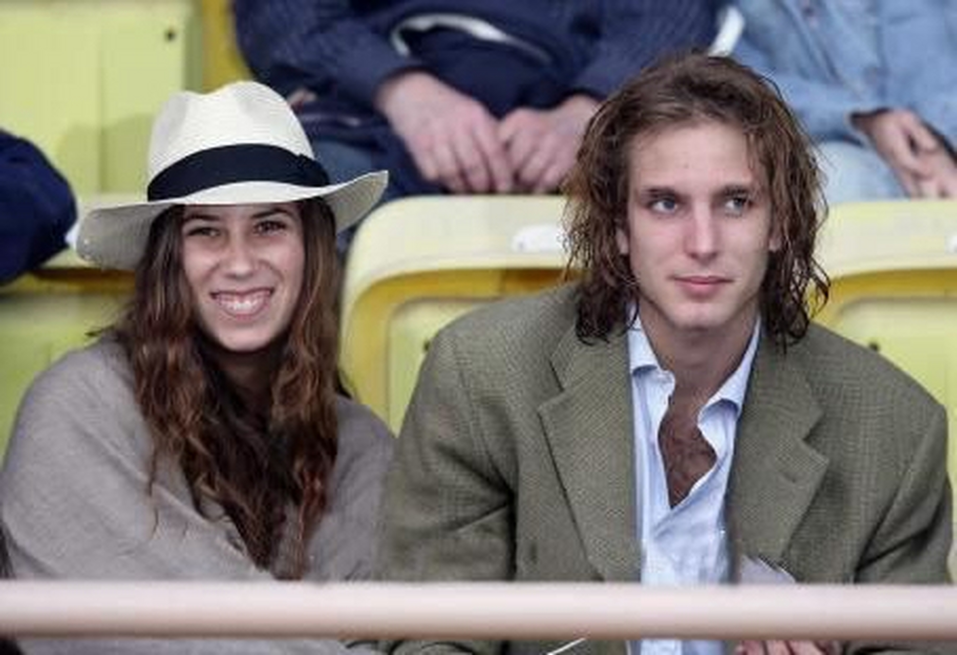 最近摩洛哥皮埃尔王子一家照片出圈,其中36岁的碧翠丝王妃身上的老钱