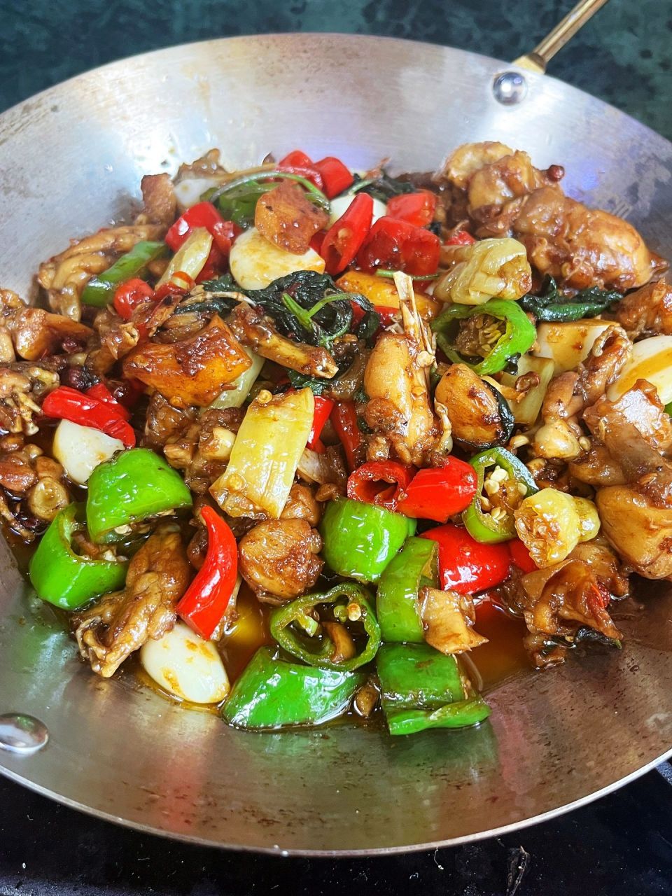 烧牛蛙我是有天赋的 这样做的干锅牛蛙好吃到爆炸!又香又辣又过瘾,牛