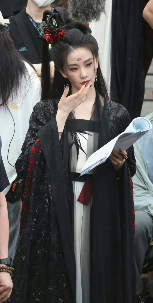 刘诗诗这组古装造型真的好好看啊 内娱好久没看到这么有冲击力的造型