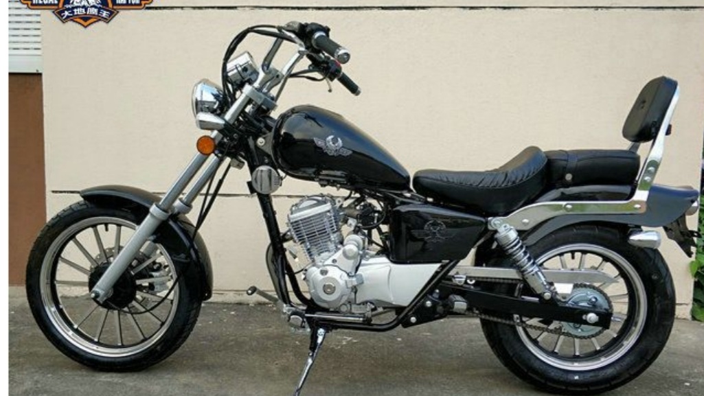 城市通勤推荐款大地鹰王"沙尘暴",排量150 cc,动力不及250