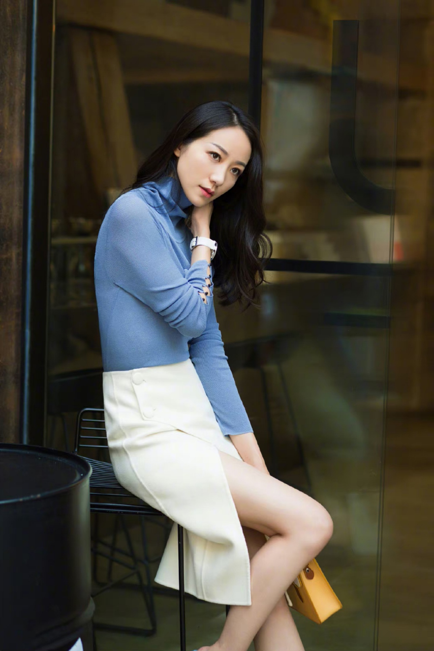 韩雪# 肤白貌美的容颜,窈窕曼妙的身材,前凸后翘,香肩玉背,美腿玉足