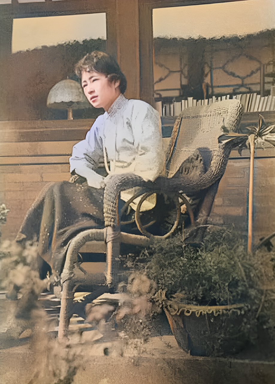 林徽因老照片  这张照片拍摄于1922年,地点是北京景山后街雪池胡同林