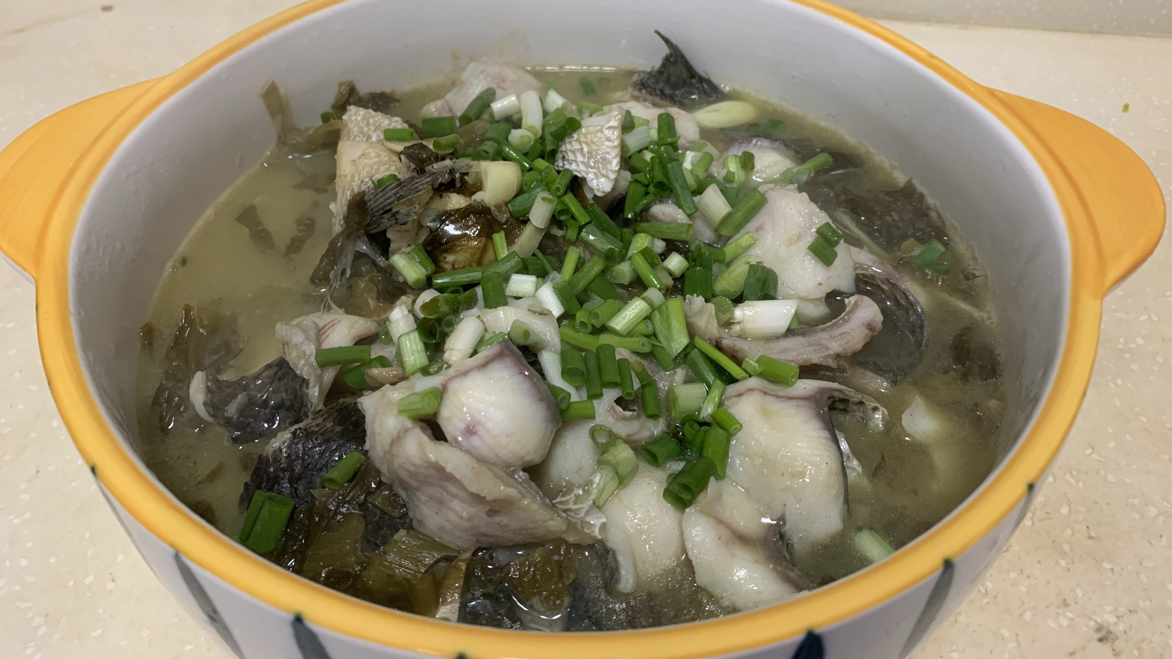 在家也可以做出好吃的,酸菜鱼,汤白肉嫩,酸菜爽口,超级美味