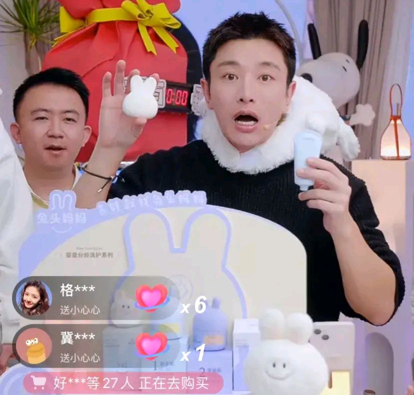 当红明里贾乃亮直播间利用自己名气消费粉丝,忽悠粉丝