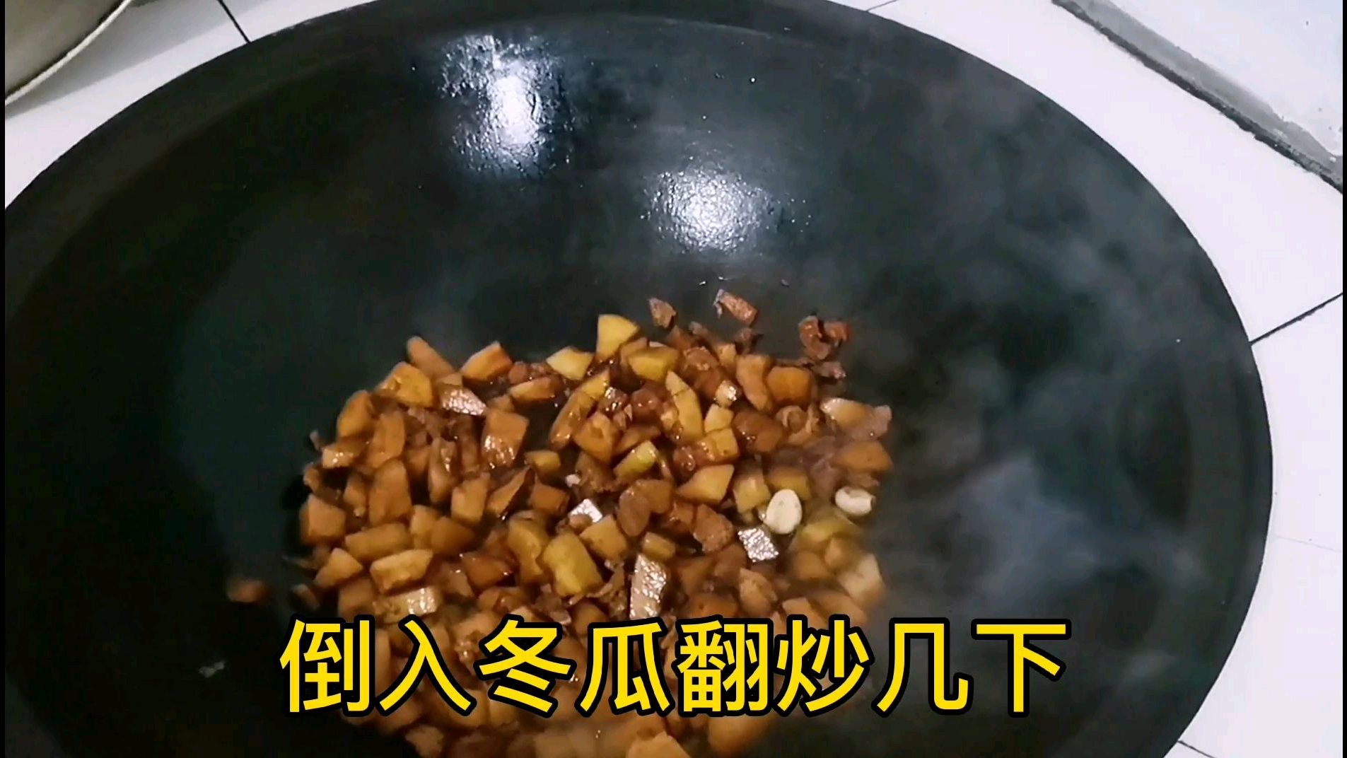 地道农村大锅菜这样做,大铁锅加上柴火火,才能做出记忆中的味道