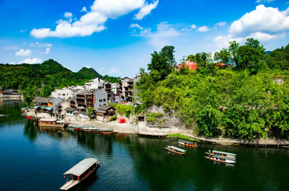 如果你要来这个一脚跨三省的边城古镇旅游,请收好这份攻略