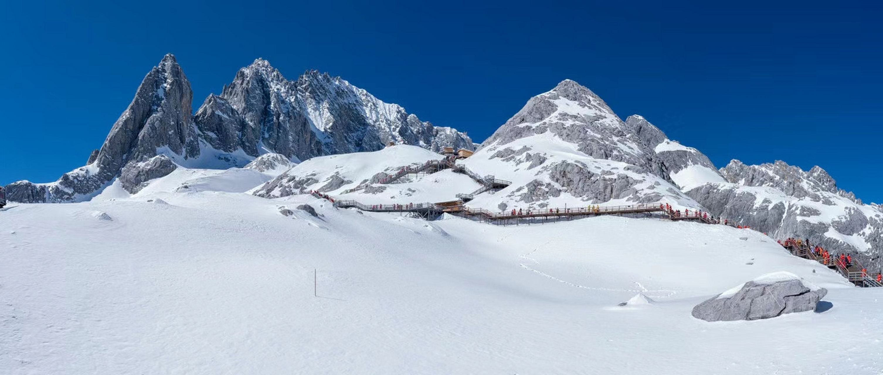 【臻品·游云南】玉龙雪山&蓝月谷游线 从蓝月谷水上栈道起,置身于