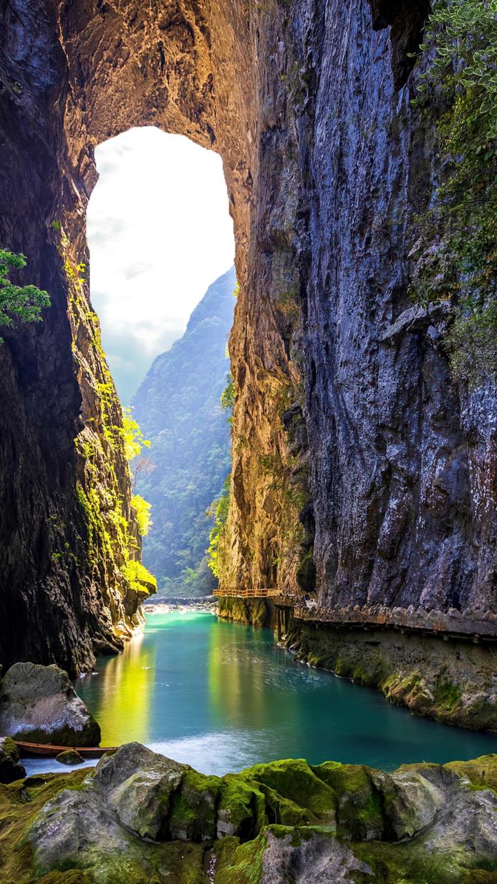 小七孔风景区,位于贵州省黔南布依族苗族自治州,国家5a级景区,集洞,林