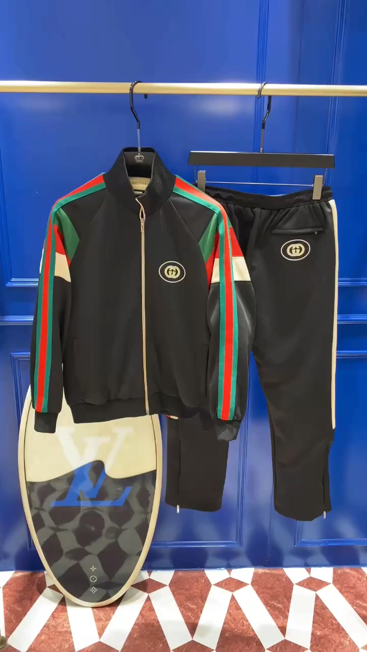 gucci织带拼接运动套装,时尚舒适,太帅气啦-度小视