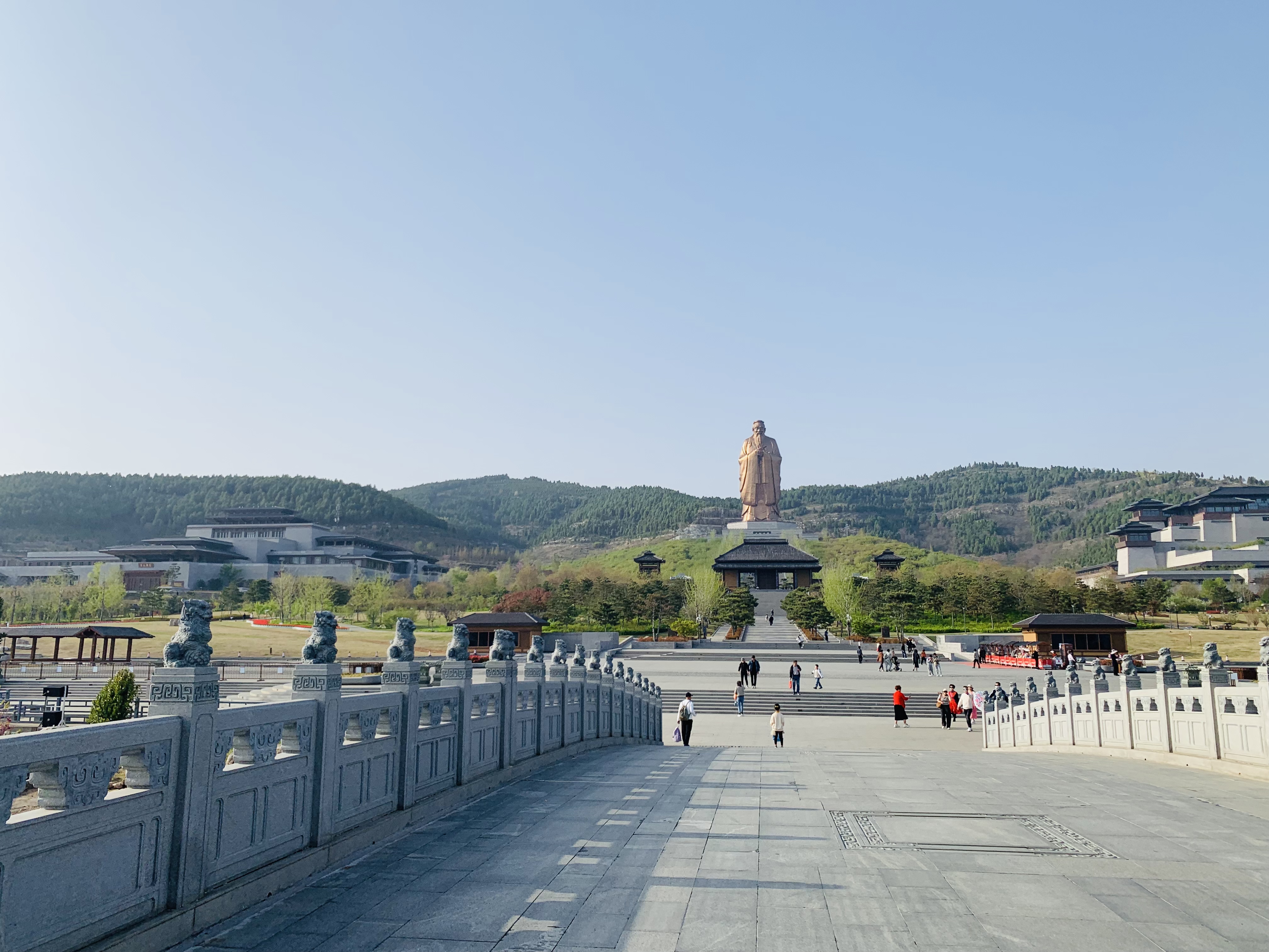 尼山圣境旅行一天,72米孔子雕像