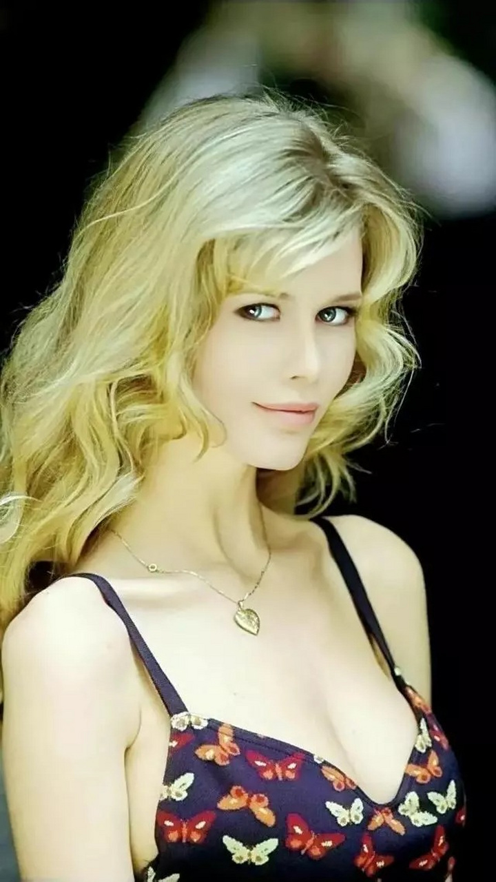 风情万种的德国超模克劳迪娅·希弗(claudia schiffer).