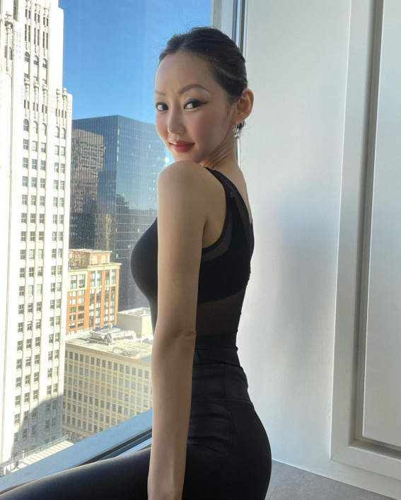 最美脱北者朴研美近况曝光!厚唇,僵硬五官认不出,网民:整容上瘾