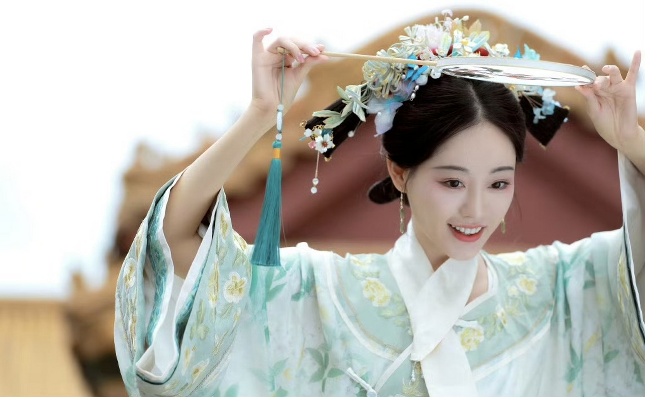 感觉好久没看到祝绪丹的古装造型了,一直感觉她很适合古装呢