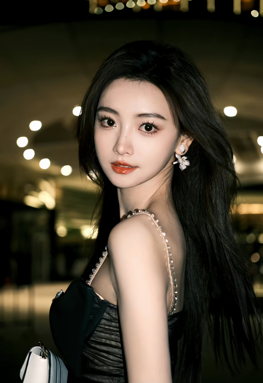 从小学到大学,都是校花级的存在.