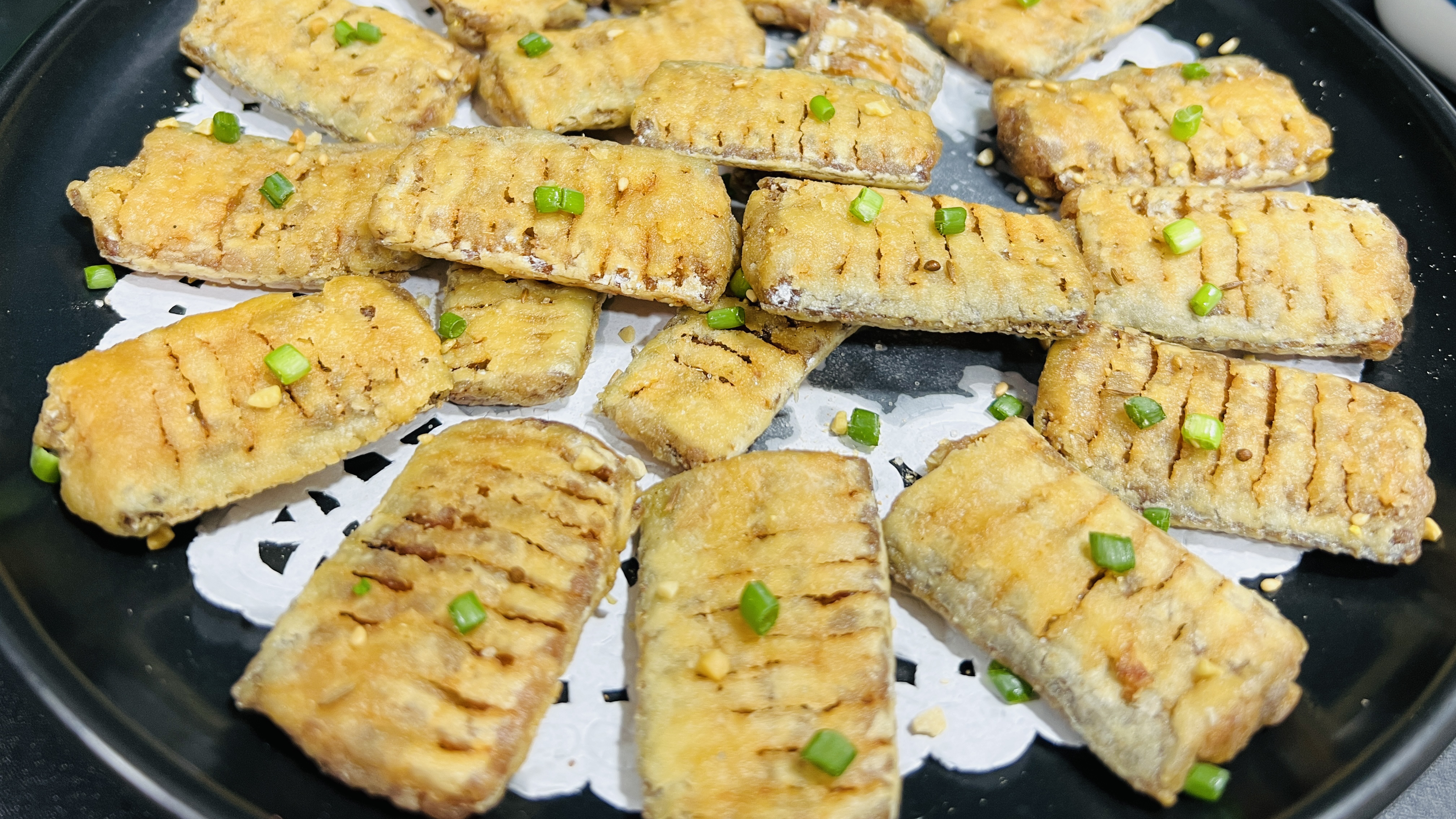 炸带鱼放淀粉和面粉就错了,教你饭店的做法,又酥又脆好吃无腥味