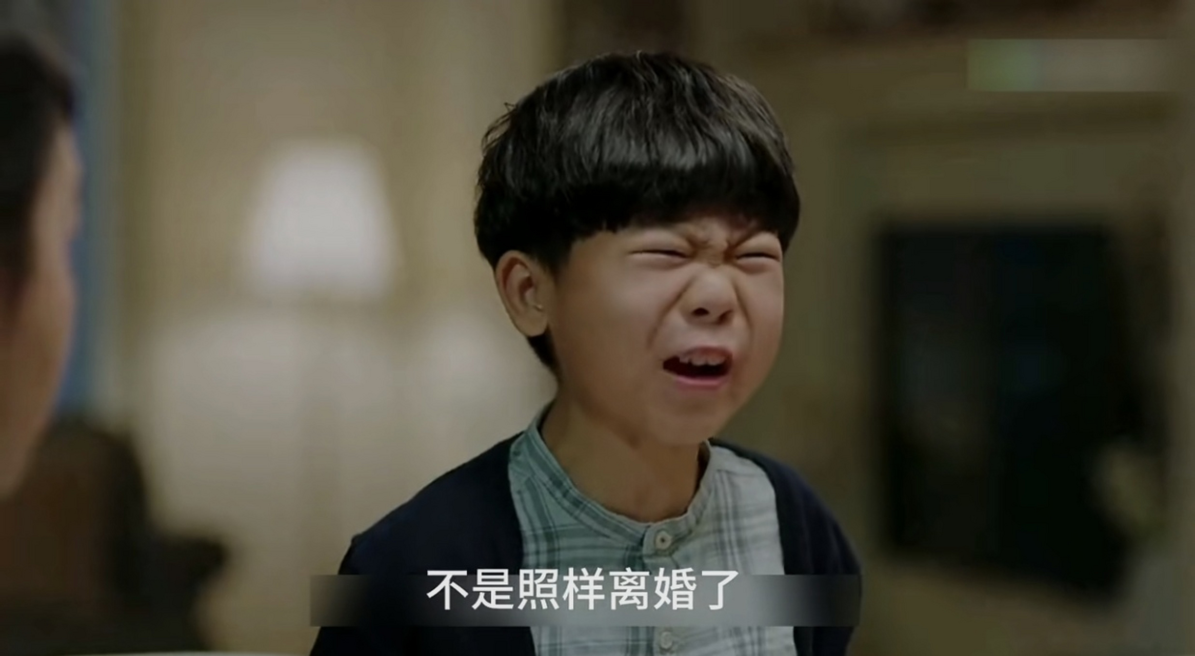 电视剧《我的前半生》中,佳清和平儿,都是爸妈离婚跟着妈妈生活的孩子