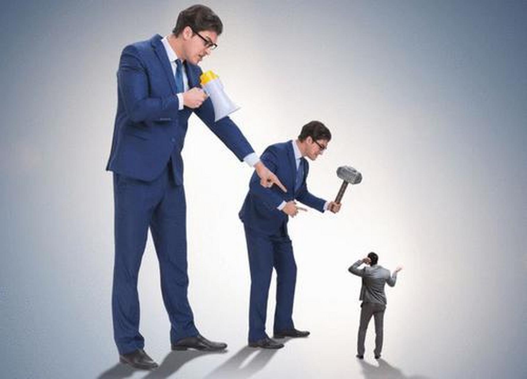 1,自我否定&逃避现实  性格懦弱的人,常常自我否定,前怕狼后怕虎,总