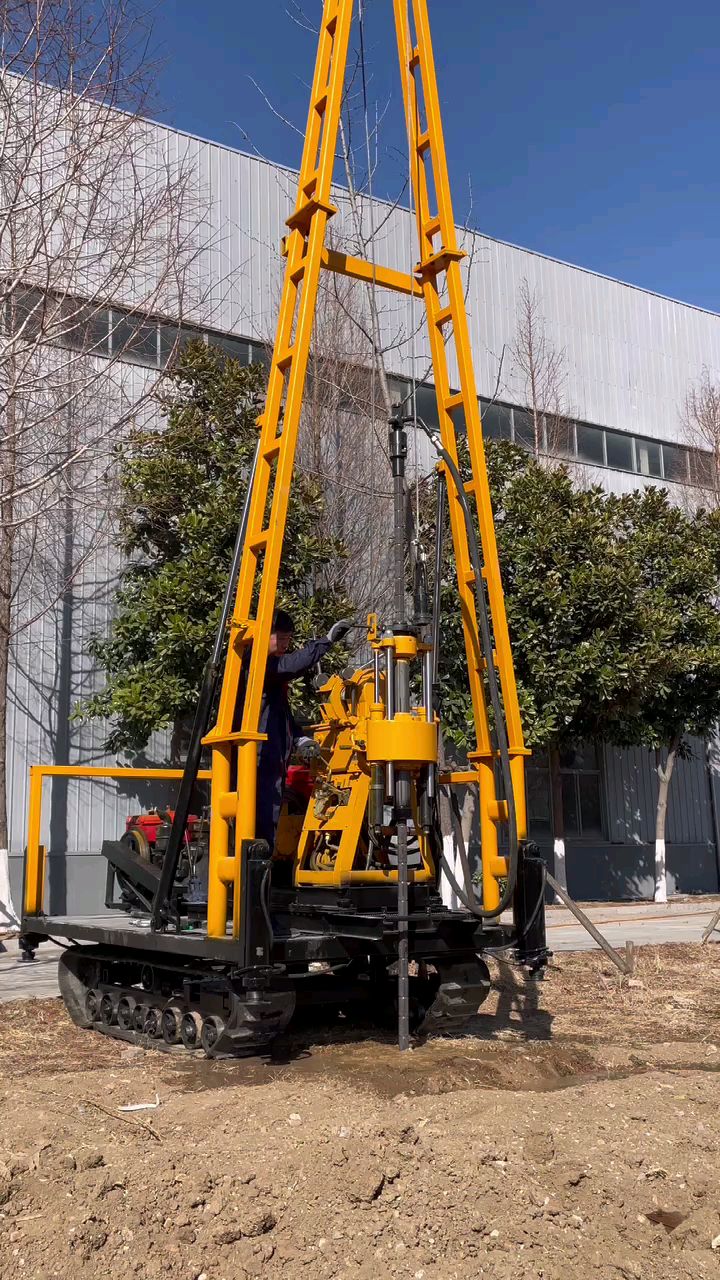 履带水井钻机,深度200米,自带塔架,厂内试机!