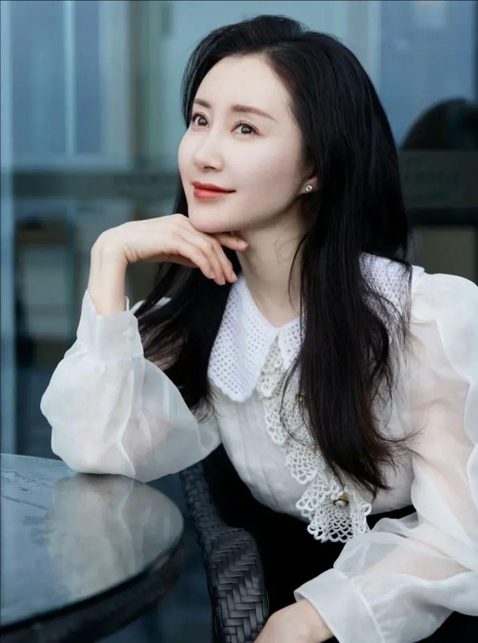 舒畅带表妹宋祖儿进圈,不料对方红了就撇清关系  大家都知道舒畅一共