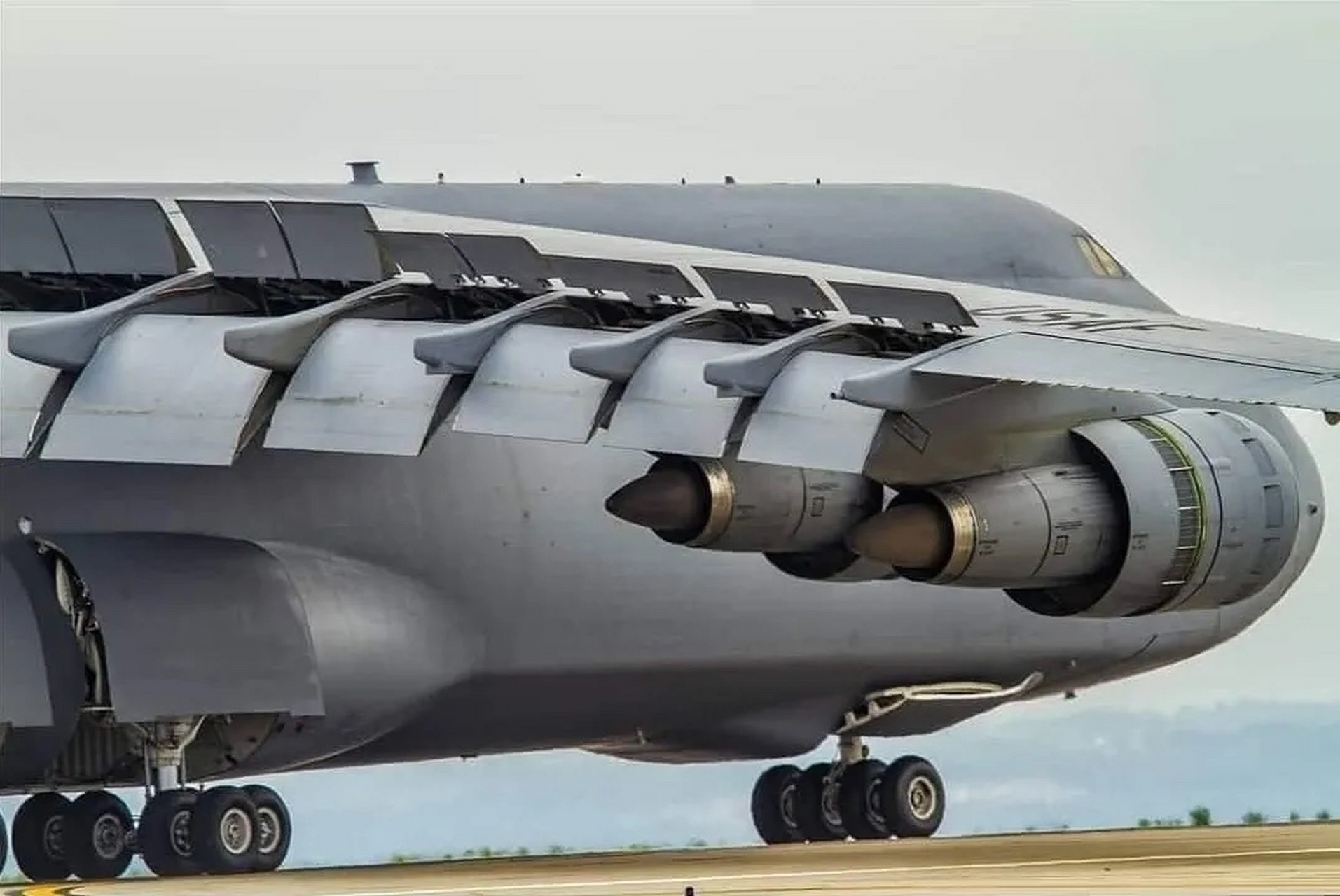 c-5银河运输机的侧后45度视角～圆美