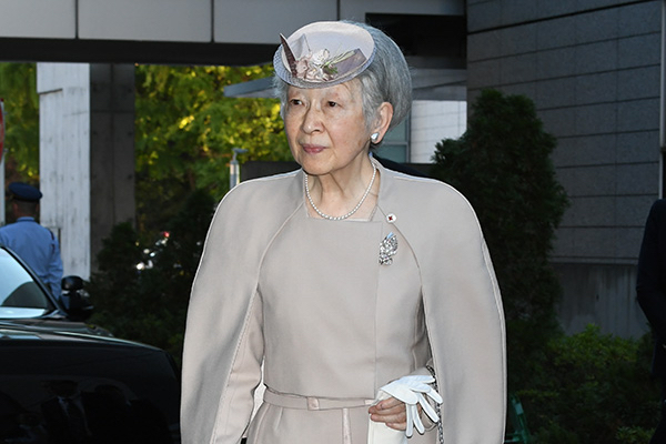 小室真子美國生活受困,美智子擬將部分私有財產贈給孫女渡過難關