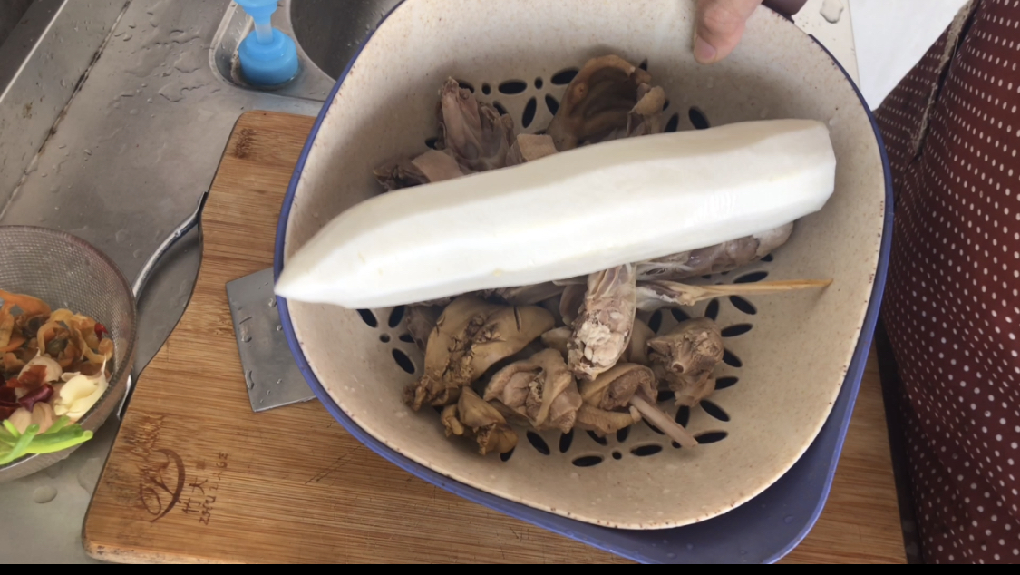 秋分时节,炖个萝卜老鸭汤,滋补暖胃!