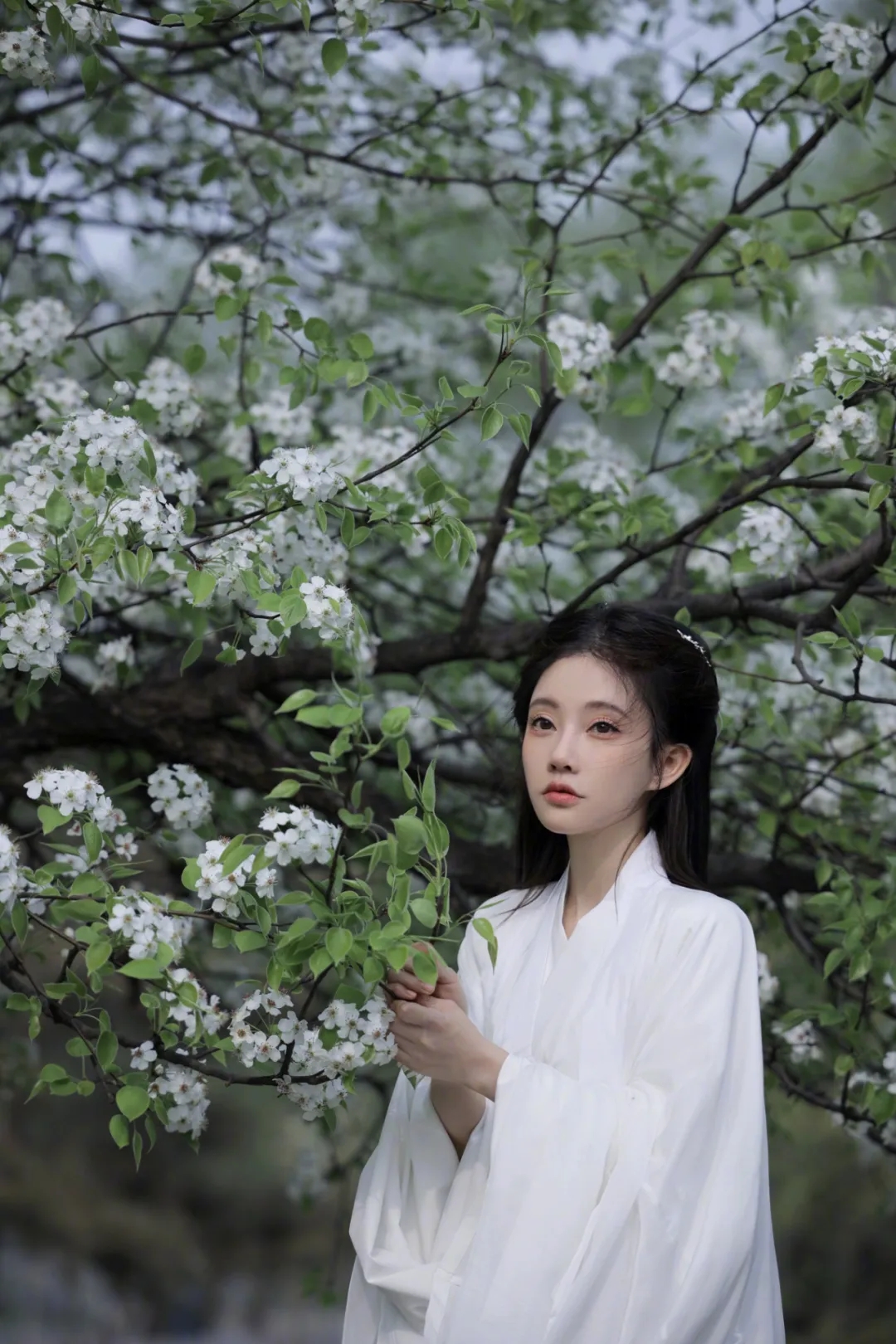 古风少女打扮,尽显冯提莫纤细苗条身材!