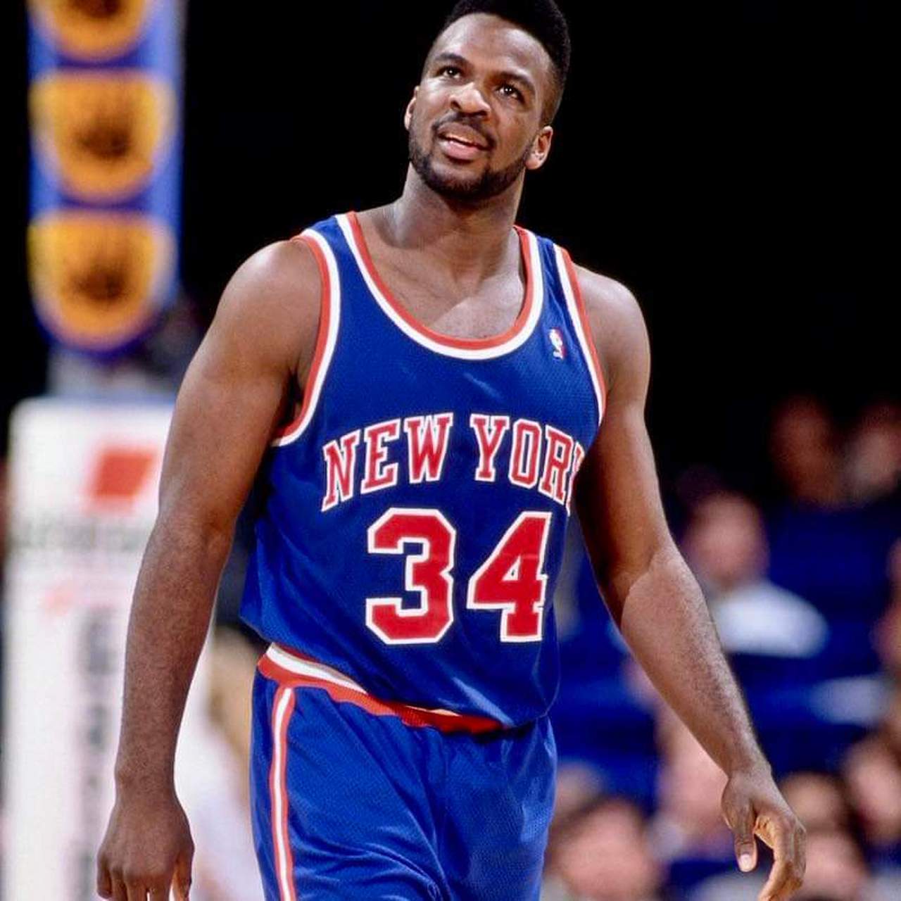 在1993-94赛季,查尔斯·奥克利在常规赛和季后赛的每一场比赛中都首发