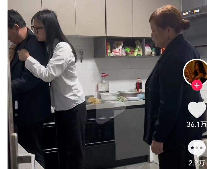 23岁千万粉丝网红王志猩买保时捷给父母,月入70万的她有多努力?