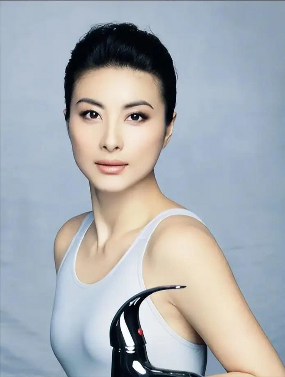 没想到年轻时的郭晶晶,竟也有这么漂亮性感的一面!